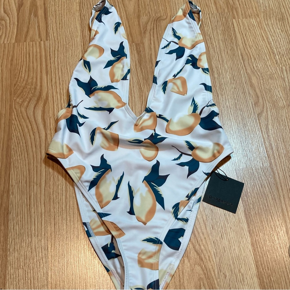 NWT Boutique Dix Perfect lemon one piece swimsuit medium